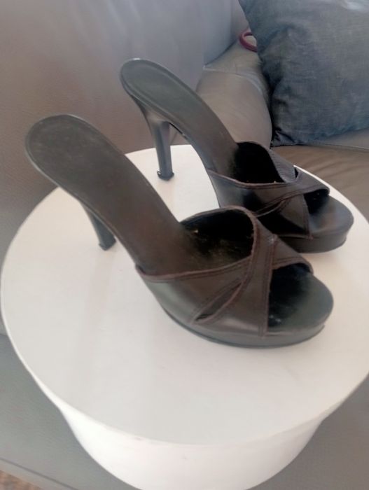 Sandálias Arezzo pretas pele genuína 37