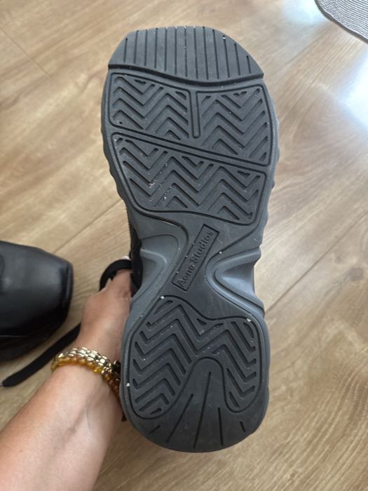Продам шкіряні кросівки Acne Studios