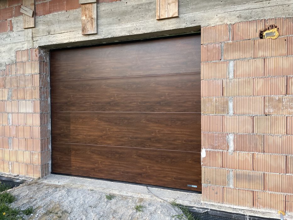 Brama garażowa segmentowa orzech złoty dąb 3000x2125