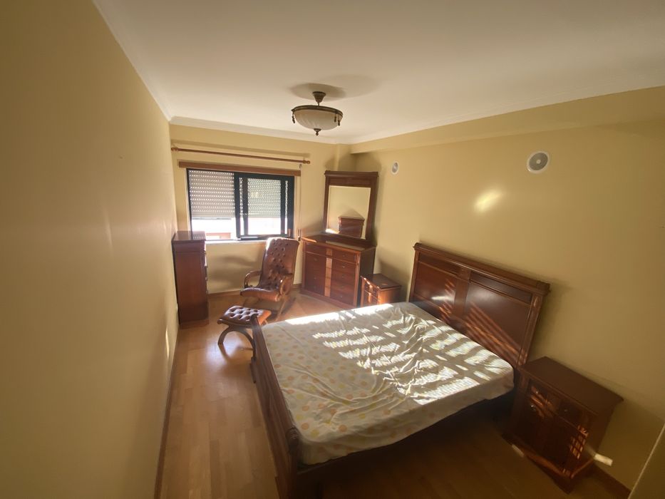 Quarto de casal completo.