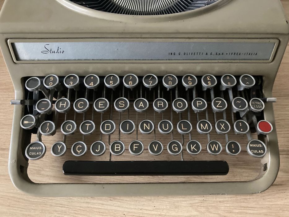 Máquina de Escrever   ***   Olivetti Studio 42