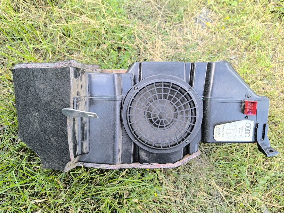 Сабвуфер Blaupunkt Audi A6 C5 Avant.