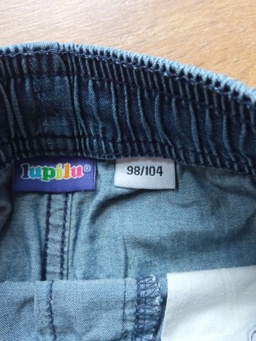 Krótkie spodenki jeansowe dla chłopca 98/104