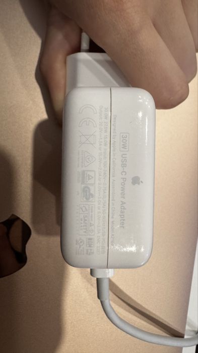MacBook Air 13” M1 (2020) – 8GB RAM / 256GB SSD