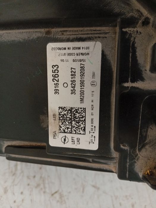 Ótica / farol esquerda OPEL Corsa F