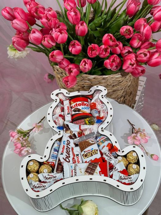 Солодкий подарунок «Ведмедик» з улюбленими солодощами кіндер