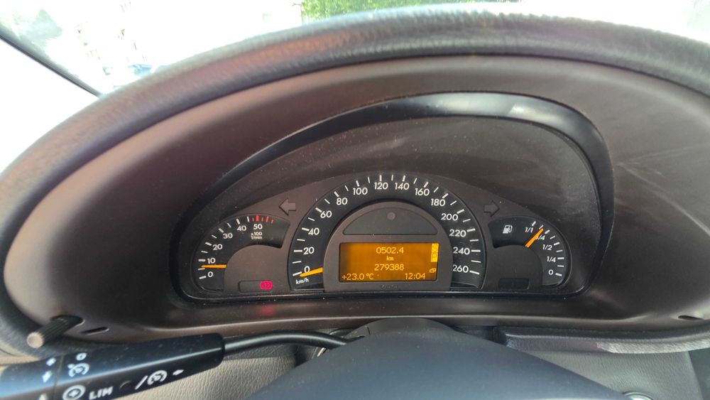 Mercedes-Benz C270 Ano 2002