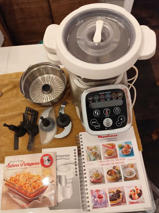 Moulinex com acessórios e livro de receitas- Bom estado