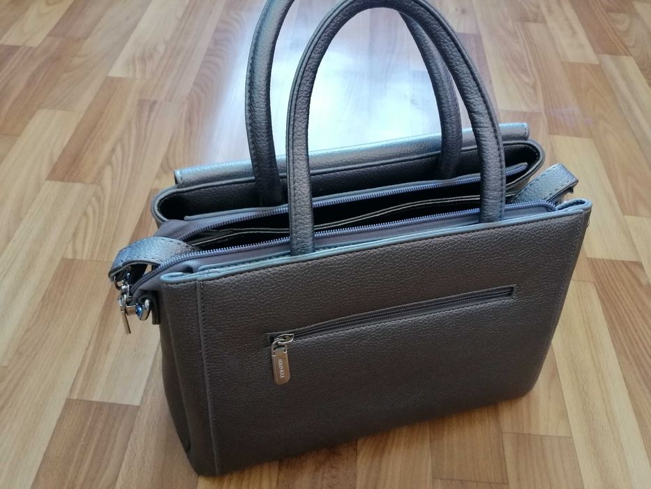 Сумка сірого кольору із сріблястим відтінком