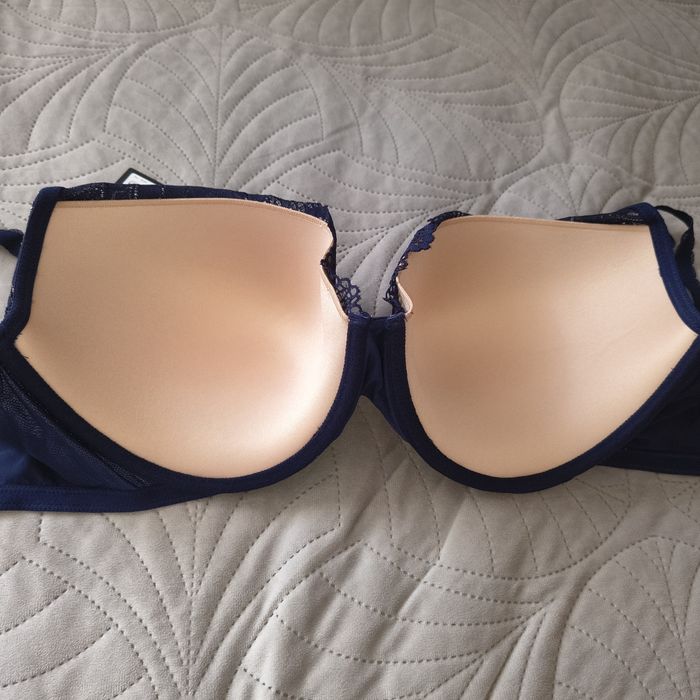 Wonderbra modelujący koronkowy stanik do dekoltów 75I Nowy