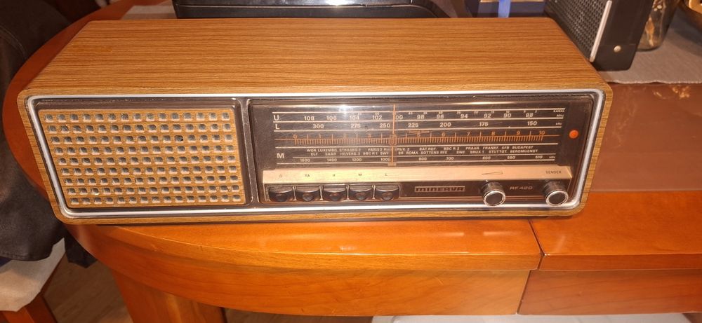 Rádio antigo a funcionar Minerva