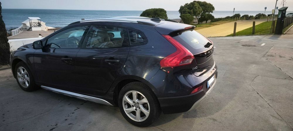 Volvo V40 Cross Country D2 Momentum 1.6 2013, seguro Zurich, inspeção valida até 05/2027