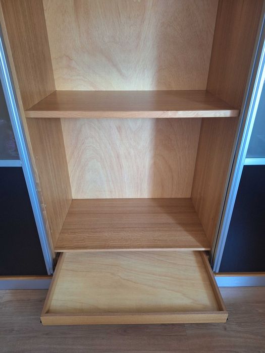 Roupeiro (armário, guarda roupa)