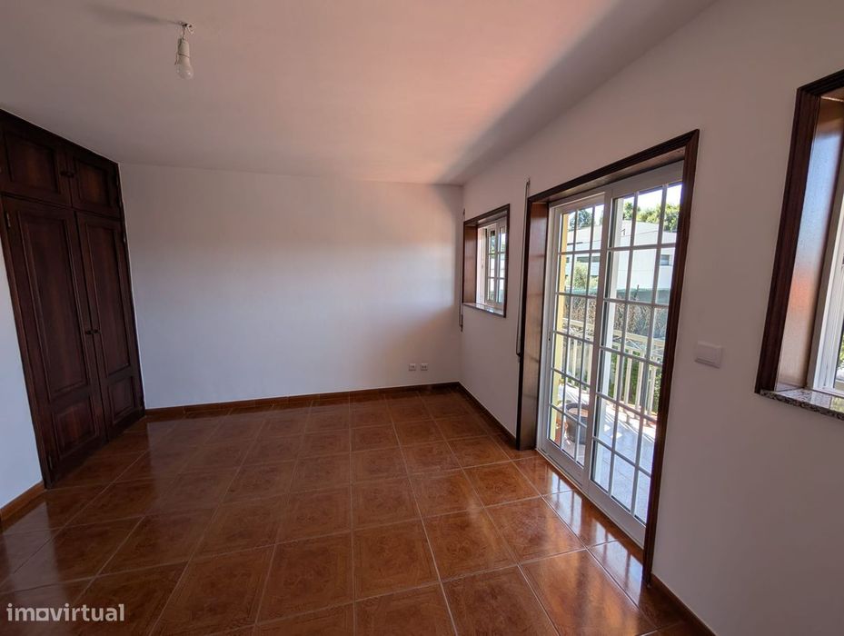 Moradia Independente T4 | 500 m² de Terreno | Espaço e Potencial