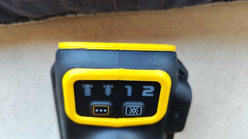 DeWalt  DCB 923b 610nm (tenho vários extras)