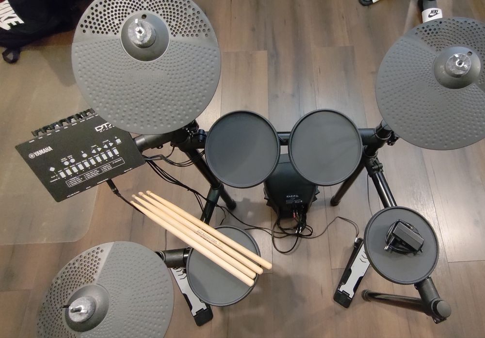 Perkusja elektroniczna Yamaha DTX402K + głośnik aktywny