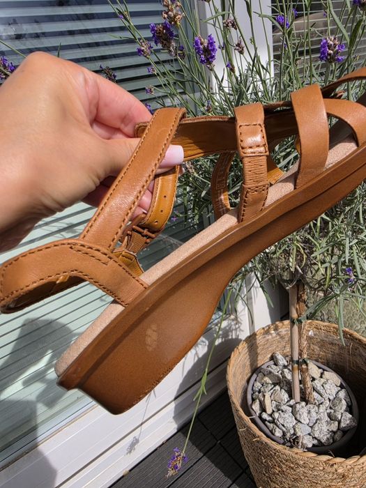 Clarks skóra naturalna 38
