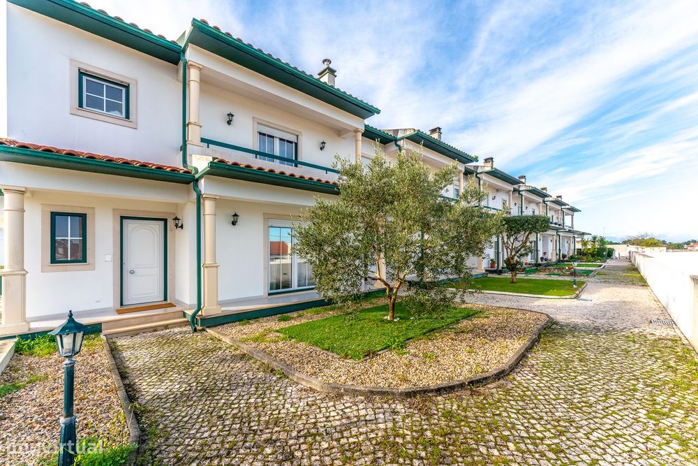 Moradia em Banda 4 quartos em Leiria, Marinha Grande - Venda