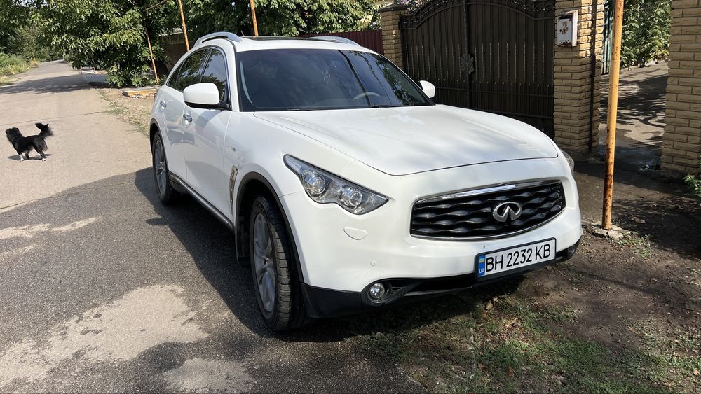 Авто Infiniti FX35