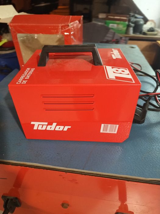 Carregador de bateria Tudor t8 como novo