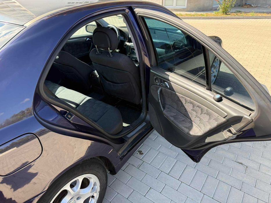 Mercedes C-Class 2.2 дизель АВТОМАТ 2000 год