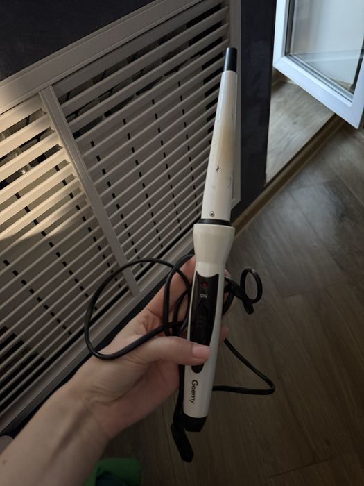 Плойка Geemy GM-2815 конусна професійна для ідеальних локонів біла