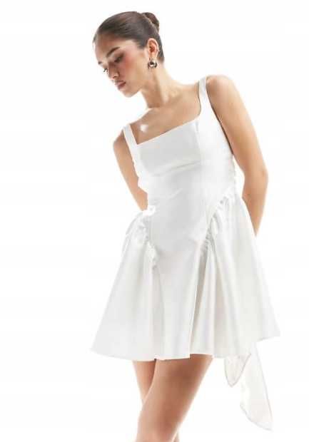 satynowa ślubna krótka sukienka z kokardą