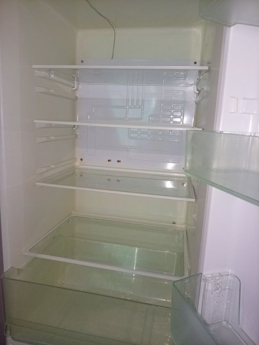 Двухкамерный холодильник Samsung (серебристый)