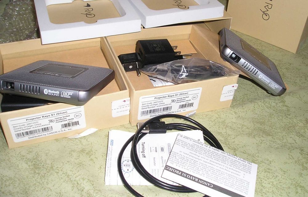 карманный фотовидео проектор от Canon (знаменитой фотоаппаратами)