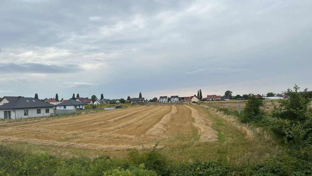 Duża, słoneczna działka budowlana w malowniczej okolicy