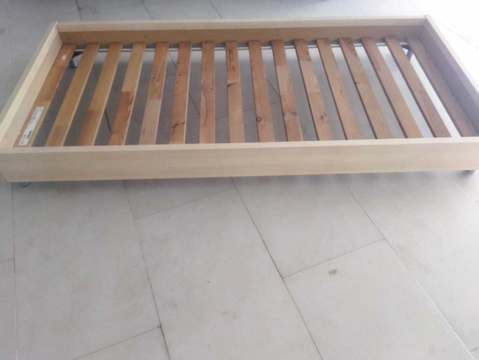 Estrado tipo sommier - cama de solteiro