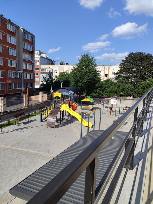 2 кім квартира перевагою є велика кухня студія 16 к.в.м. При бажані можна перепланувати  на 3 кімнати.Новобудова.. Дружба, ТролейбуснаВласник.