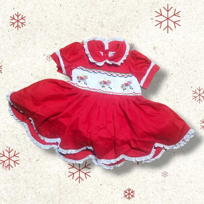 Червона вінтажна новорічна сукня плаття з вишивкою і коміром