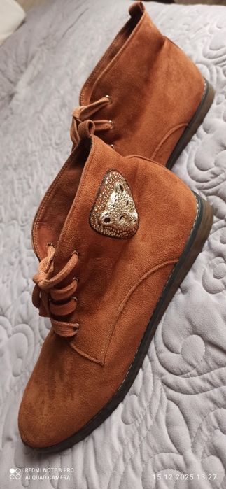 Жіночі  молодіжні черевики.