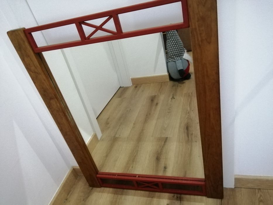 Mesa e espelho de Hall de entrada