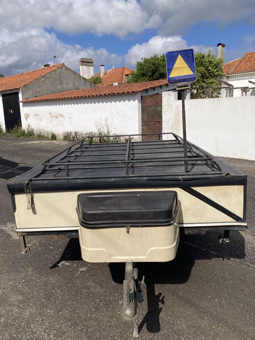 Auto tenda atrelado
