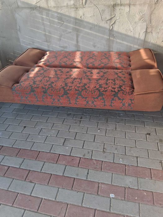 Kanapa na sprężynach