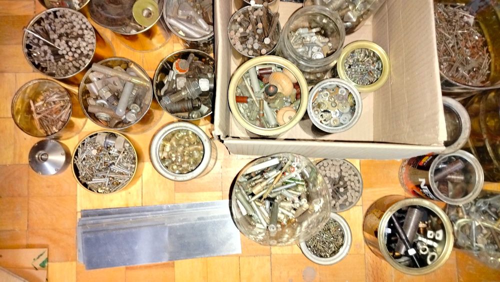 разное для строительства шайбы  болты  гайки гвозди 82 кг