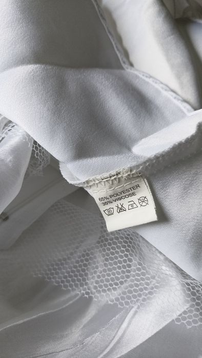 Sukienka biała z krótkim bolerkiem 104/110