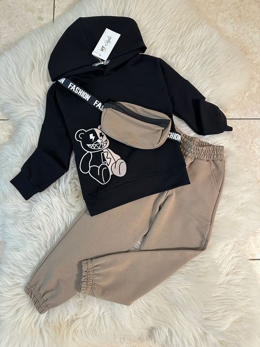 Гарний костюм для хлопчика