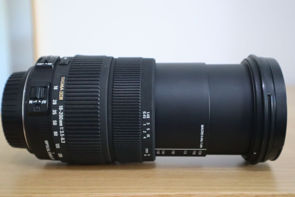 Sigma 18-200mm F/ 3.5-6.3 DC OS - Canon EF