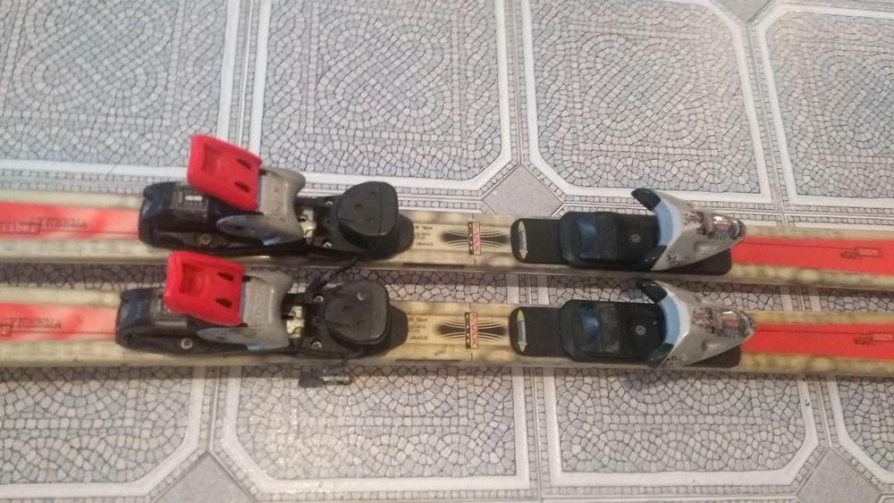 Narty zjazdowe Dynastar