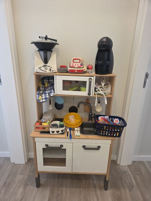 Cozinha de Brincar Ikea com utensílios