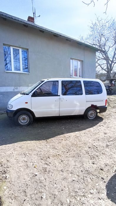 Nissan venete 2000рік
