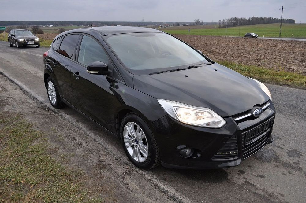 Ford Focus HB 1.6 150PS, Czujniki parkowania, Grzane fotele, Serwis, Bezwypadek