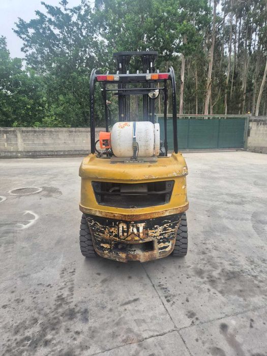 Empilhador caterpillar 3500kg