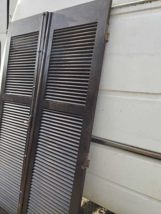 Portas/ Portadas Venezianas de Madeira