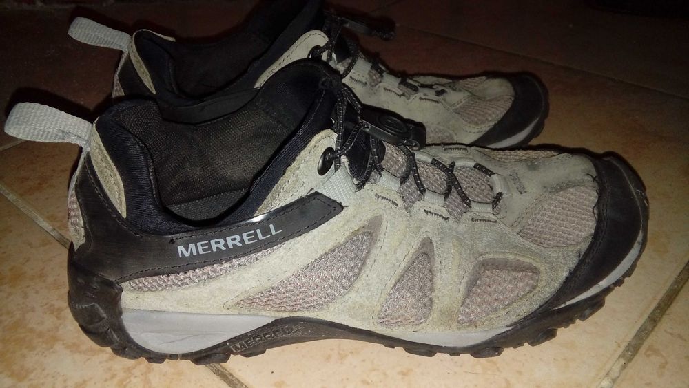 Ténis Merrell...