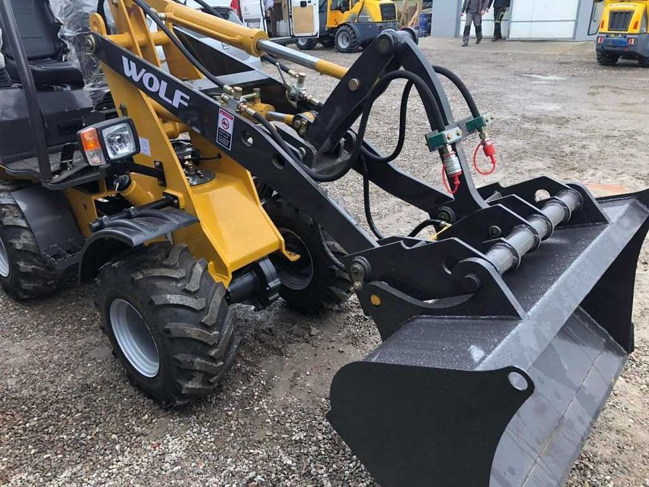 NOWA Ładowarka przegubowa WOLF 750 Silnik Perkins / Wąska i zwrotna