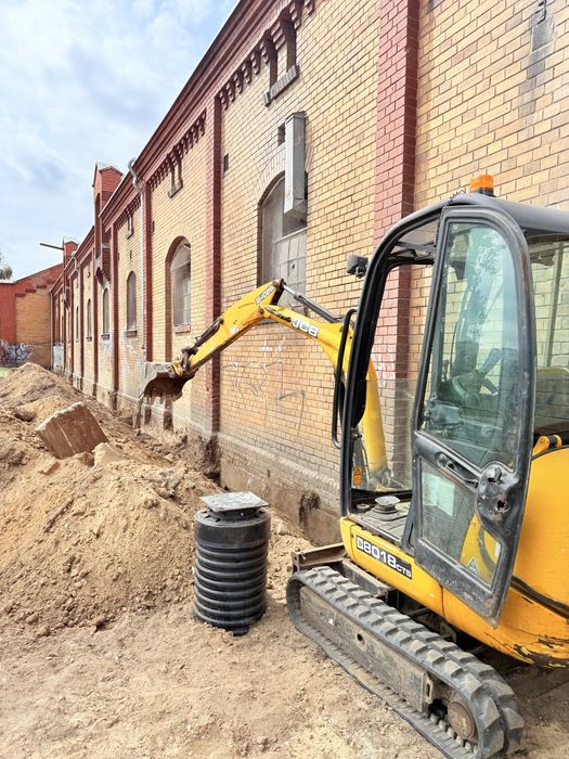 usługi minikoparka JCB 8018 cts